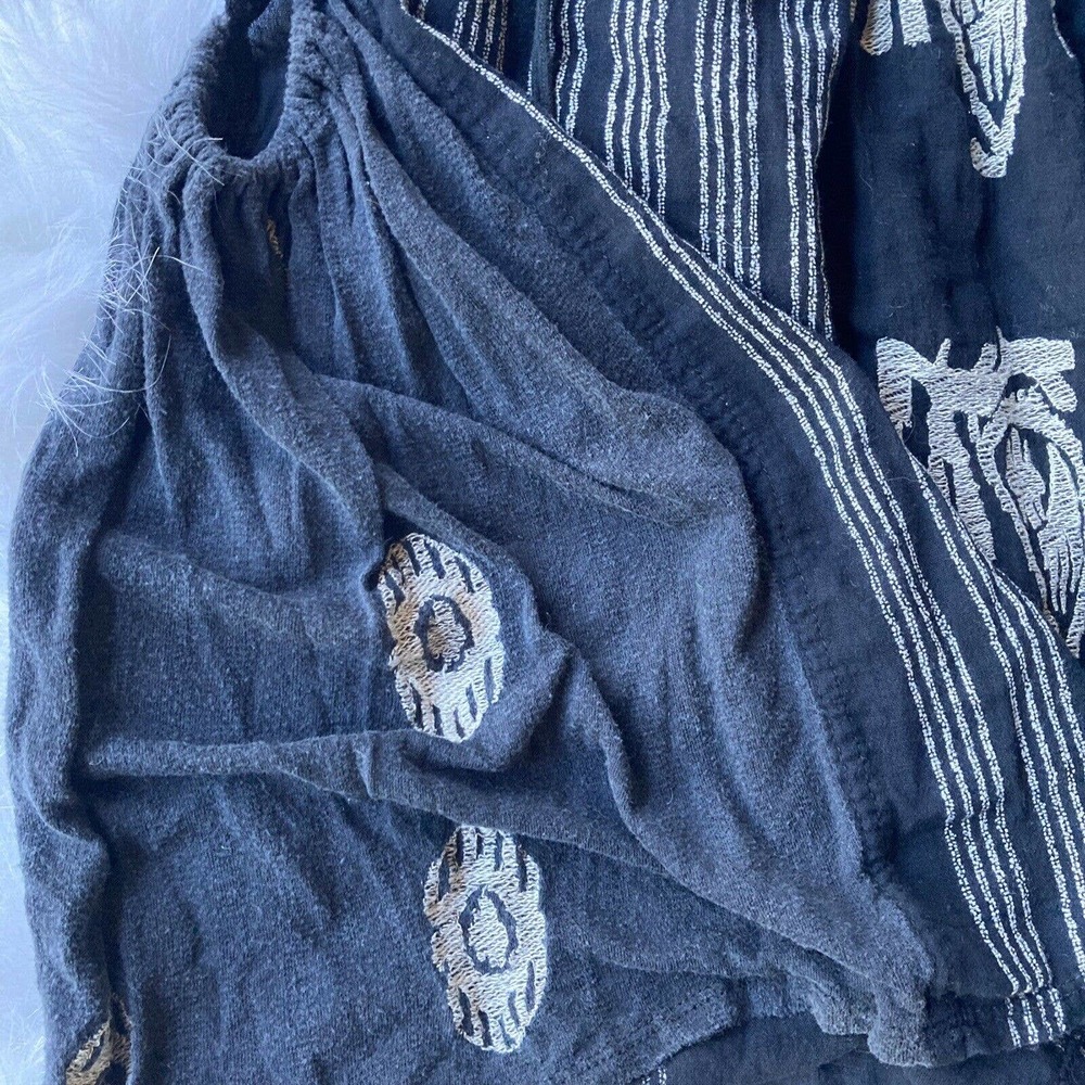 Free People Blouse Sz M Pukka Peasant Boho Gray Blue Pom Pom Tassel Short Sleeve - Picture 3 of 11